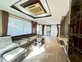 Casa en alquiler de 3 habitaciones en Bang Lamung, Chonburi