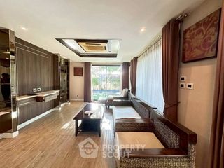 Casa en alquiler de 3 habitaciones en Bang Lamung, Chonburi