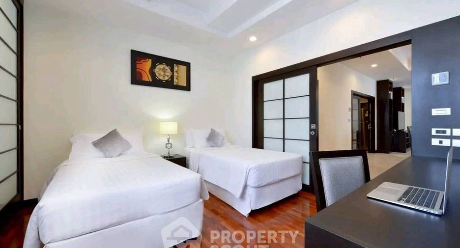 For rent 3 bedrooms apartment in Watthana, Bangkok