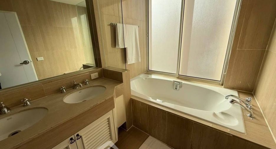Wohnung zur Miete mit 2 Zimmer in Pathum Wan, Bangkok