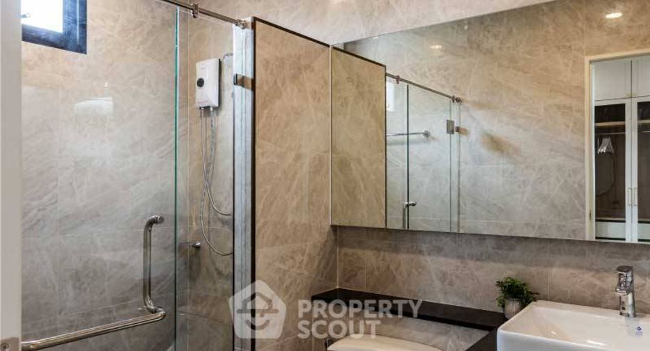 For sale 3 bedrooms townhouse in Bang Sue, Bangkok