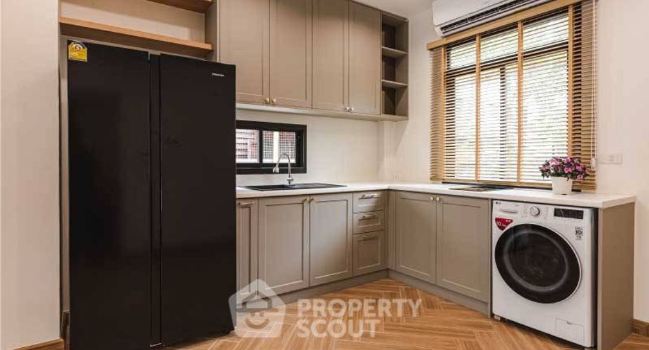 For sale 3 bedrooms townhouse in Bang Sue, Bangkok