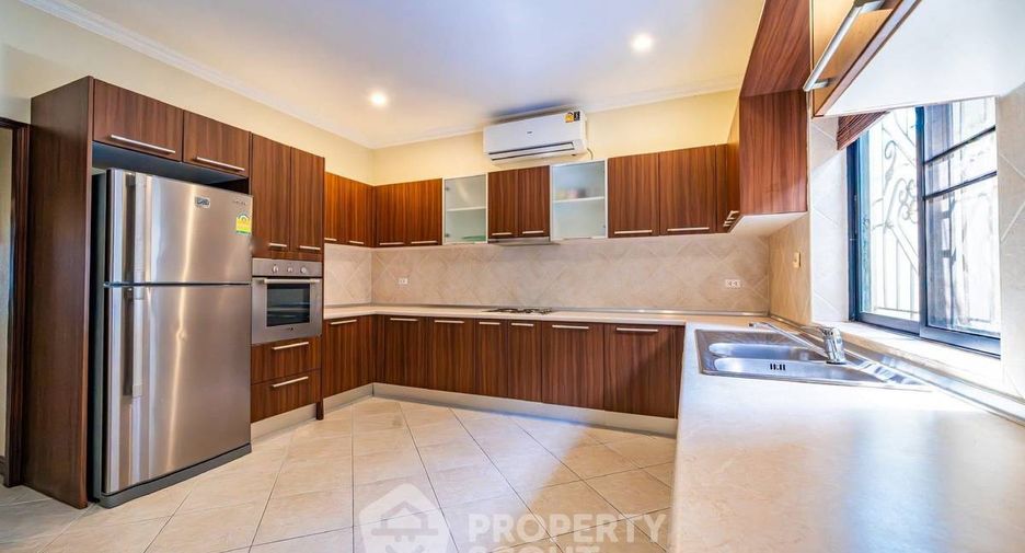 À vendre 4 chambres maison à Pratumnak, Pattaya