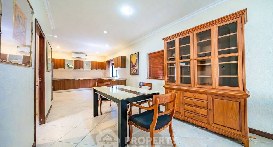 À vendre 4 chambres maison à Pratumnak, Pattaya