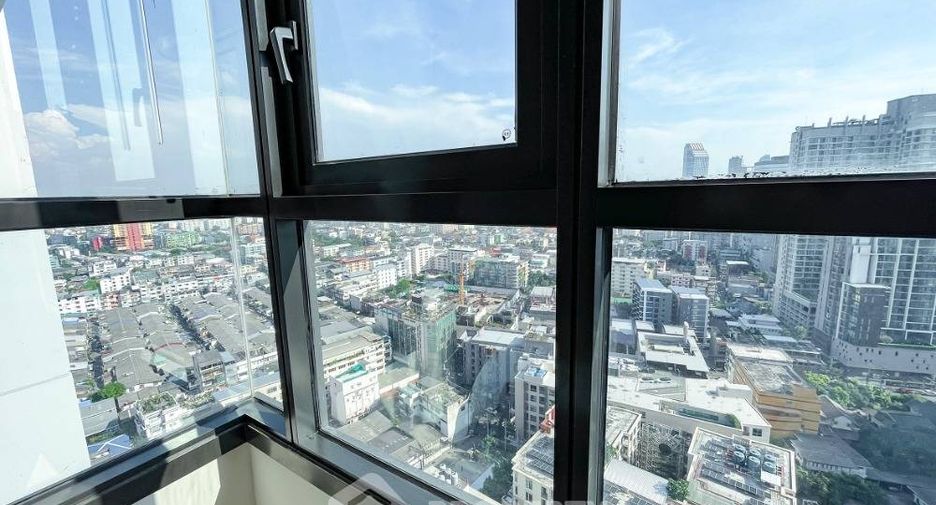 For sale 1 bed condo in Huai Khwang, Bangkok