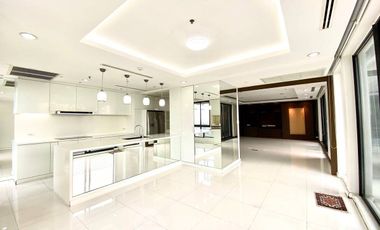 For sale 3 bedrooms condo in Watthana, Bangkok