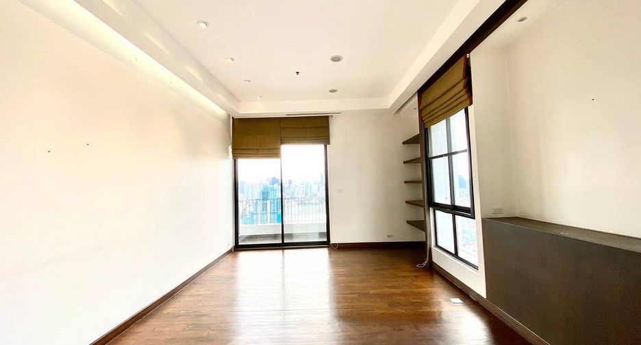 For sale 3 bedrooms condo in Watthana, Bangkok