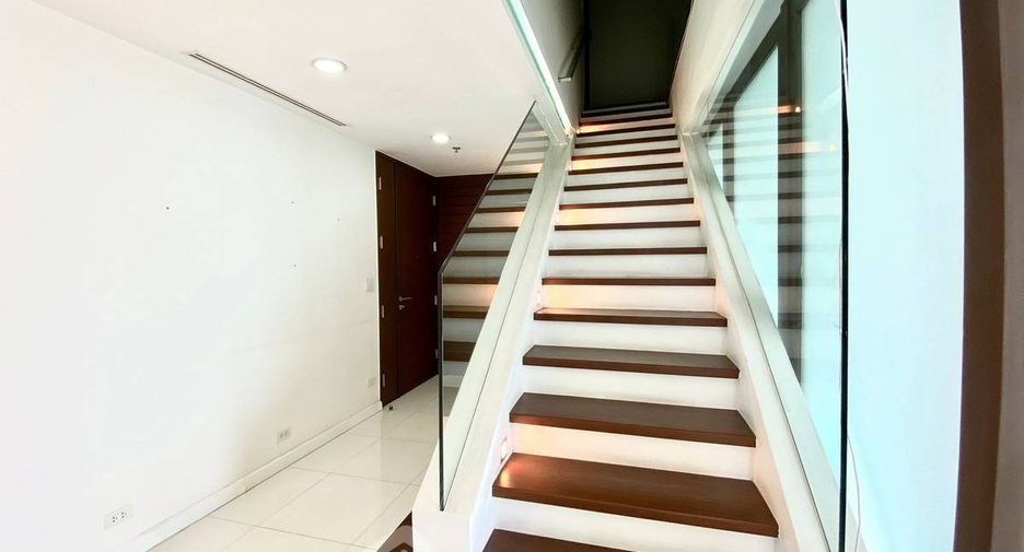 For sale 3 bedrooms condo in Watthana, Bangkok