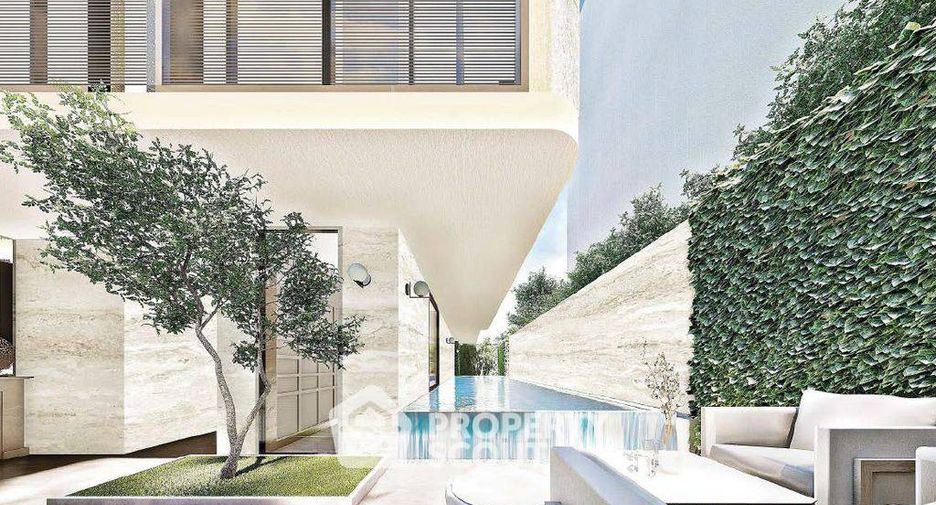 For sale 4 bedrooms condo in Watthana, Bangkok