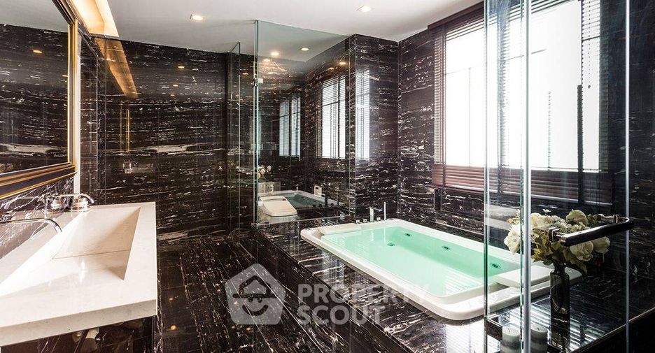 For sale 4 bedrooms house in Taling Chan, Bangkok