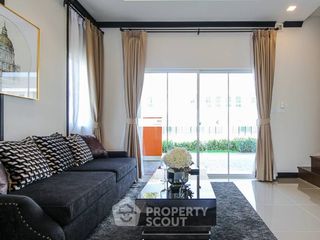 For sale 3 ベッドルーム townhouse in Khan Na Yao, Bangkok