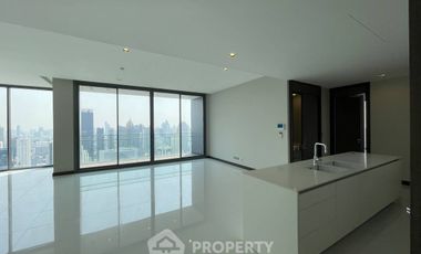 For sale 3 bedrooms condo in Khlong Toei, Bangkok