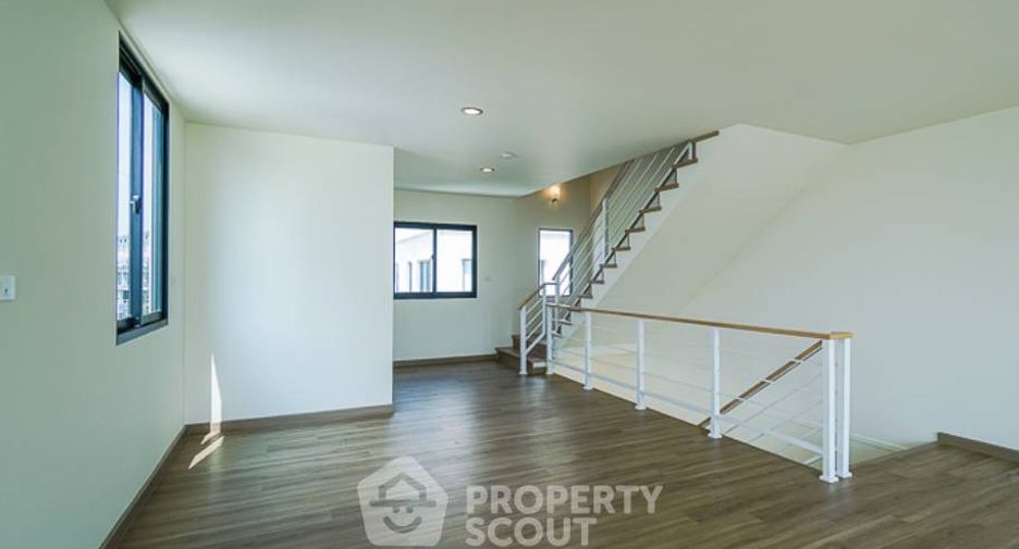 For sale 2 bedrooms townhouse in Bang Khen, Bangkok