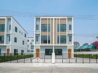 出售 2 卧室 联排别墅 在 Bang Khen, 曼谷