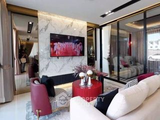 For sale 4 bedrooms house in Saphan Sung, Bangkok