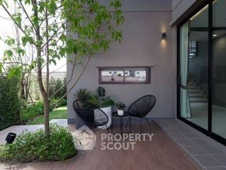 For sale 4 bedrooms house in Saphan Sung, Bangkok