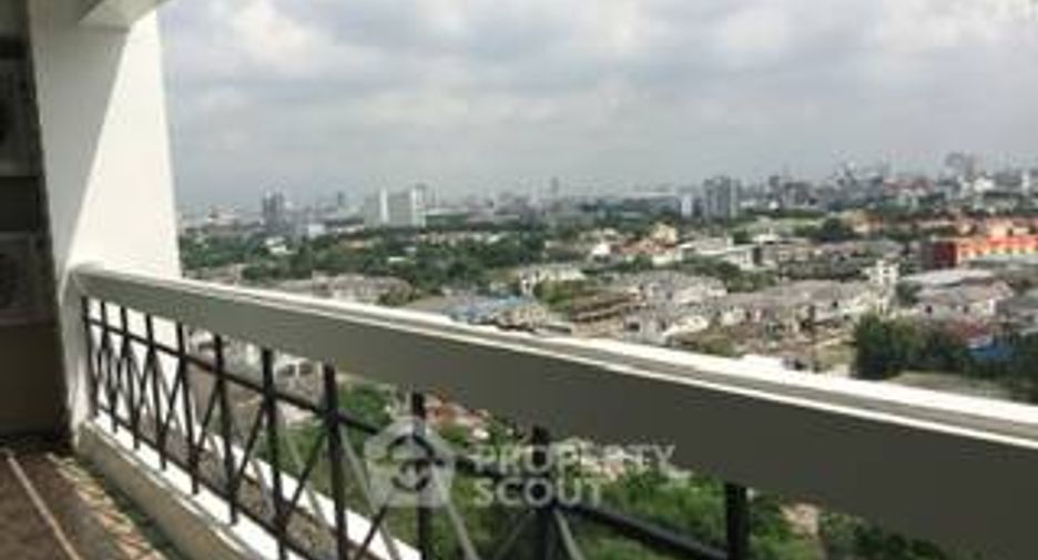 For sale 3 bedrooms condo in Suan Luang, Bangkok