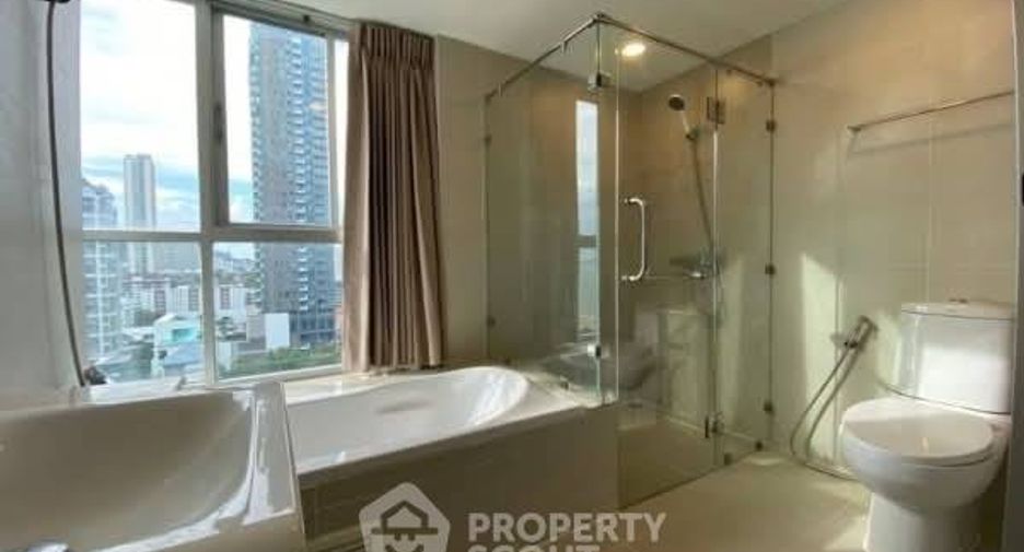 For sale 3 bedrooms condo in Bang Phlat, Bangkok