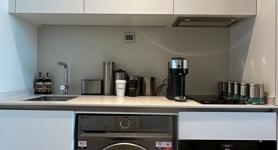 For sale 1 bed condo in Khlong Toei, Bangkok