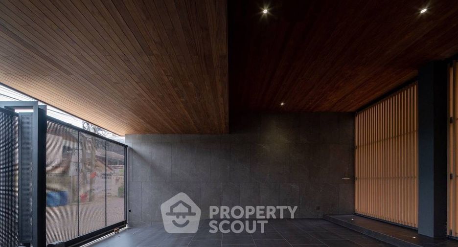 For sale 3 bedrooms villa in Don Mueang, Bangkok
