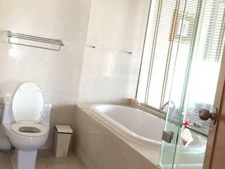 Продажа 2 спальни кондо в Кхлонг Тоеи, Бангкок