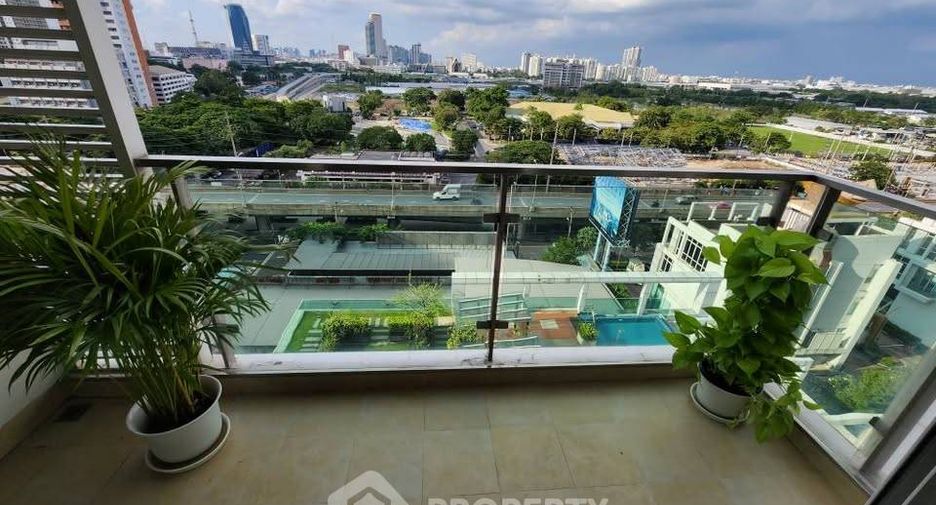 For sale 2 bedrooms condo in Huai Khwang, Bangkok