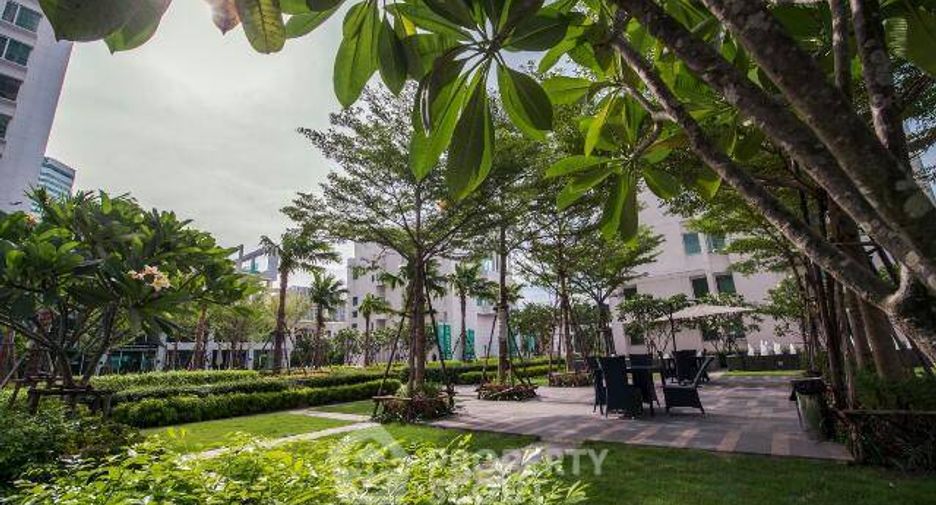 For sale 2 bedrooms condo in Huai Khwang, Bangkok