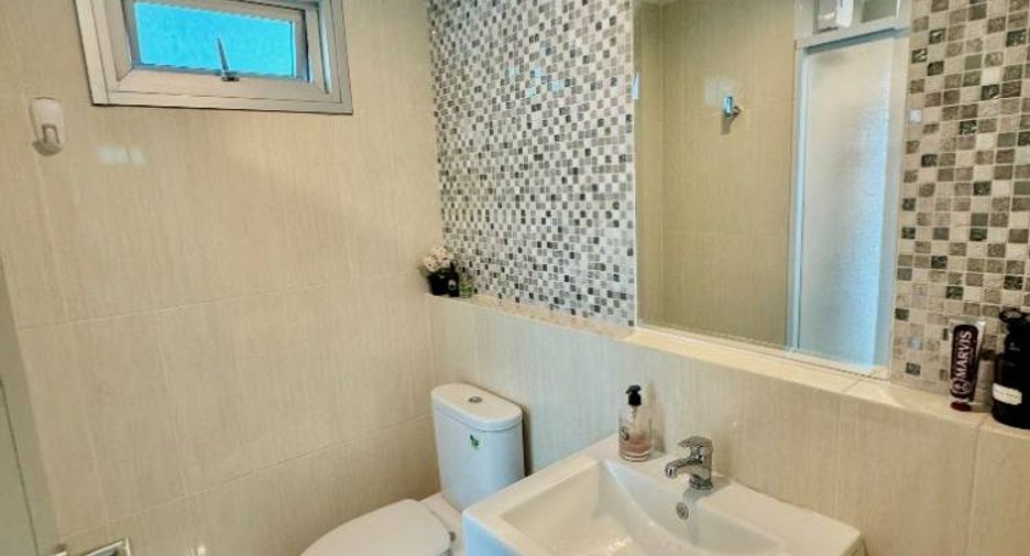 For sale 2 bedrooms condo in Huai Khwang, Bangkok