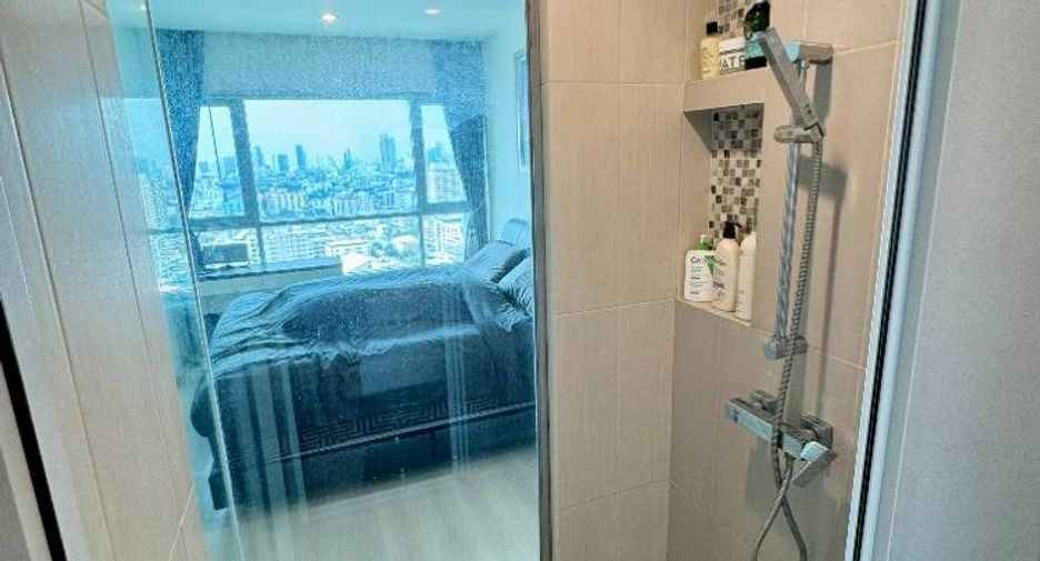 For sale 2 bedrooms condo in Huai Khwang, Bangkok
