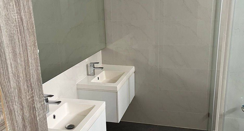 For sale 3 bedrooms condo in Phra Khanong, Bangkok