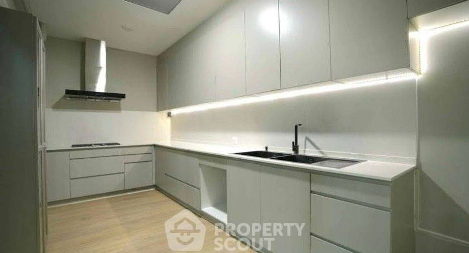 Casa adosada en venta de 3 habitaciones en Suan Luang, Bangkok