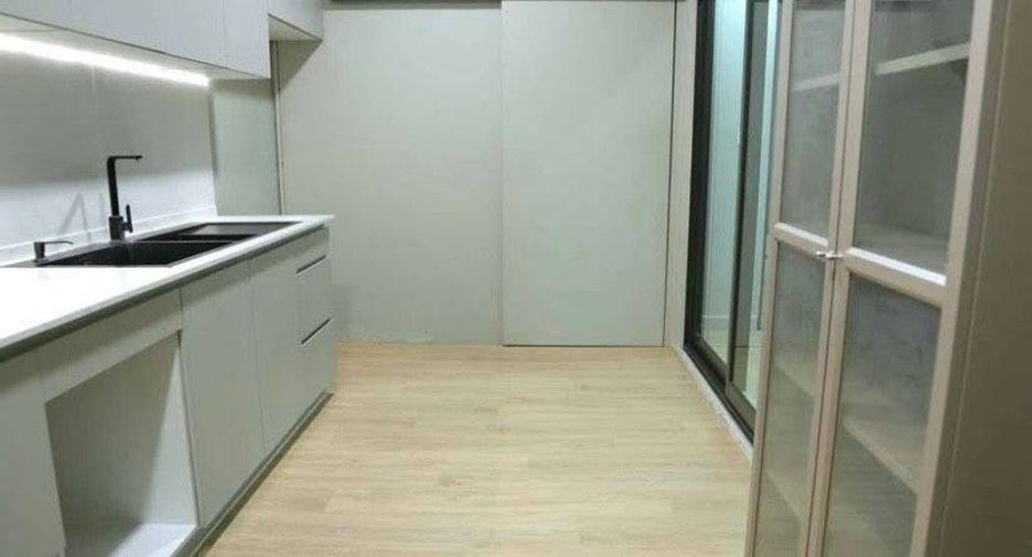 Casa adosada en venta de 3 habitaciones en Suan Luang, Bangkok