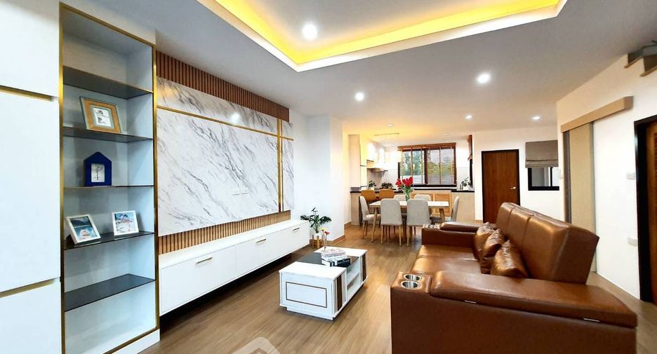 Casa adosada en venta de 3 habitaciones en Sattahip, Chonburi