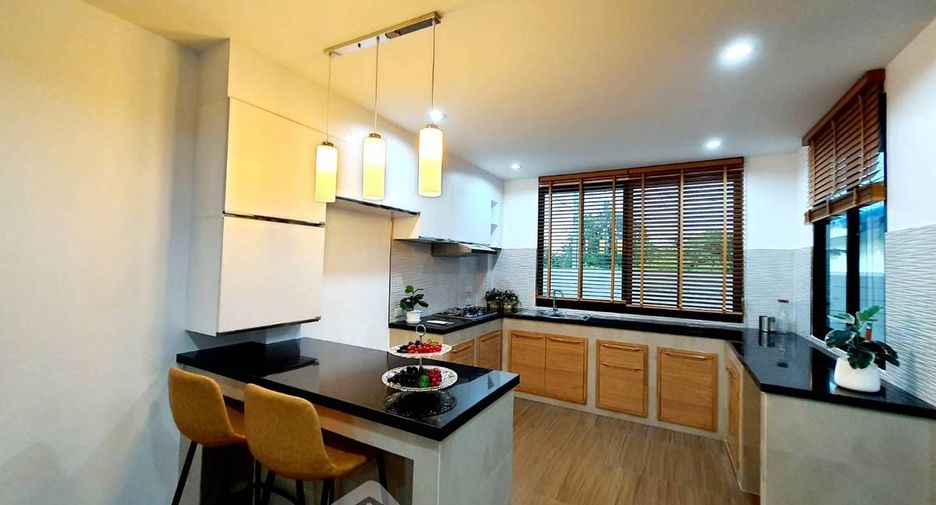 Casa adosada en venta de 3 habitaciones en Sattahip, Chonburi