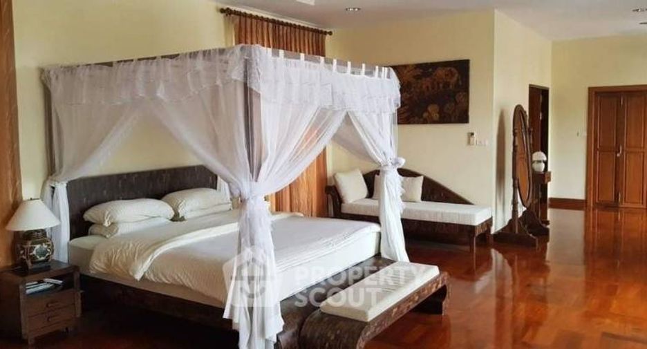 Haus zum Kauf mit 4 Zimmer in Sattahip, Chonburi