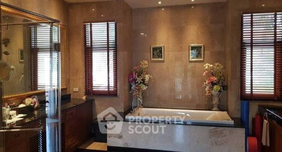 Haus zum Kauf mit 4 Zimmer in Sattahip, Chonburi