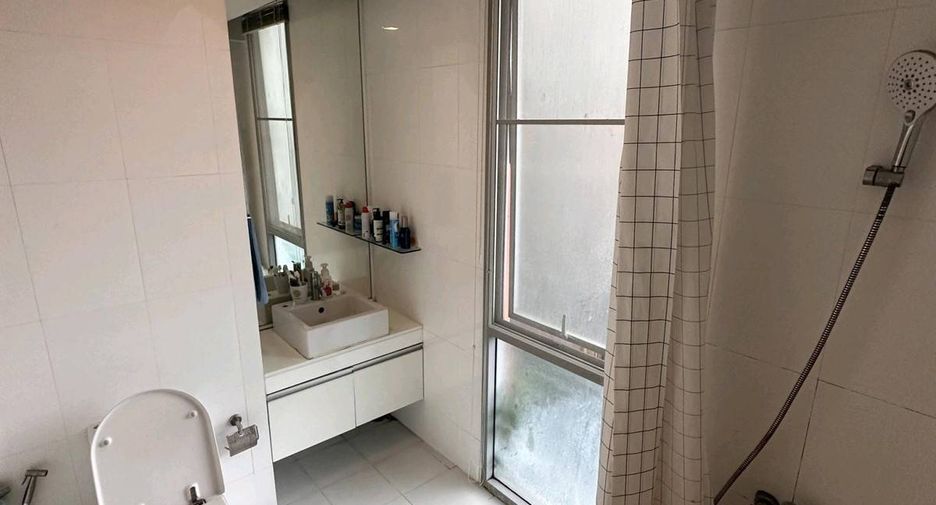 For sale 1 bed condo in Wang Thonglang, Bangkok