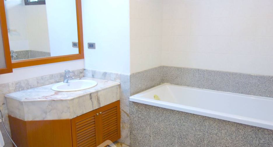 For sale 2 bedrooms condo in Watthana, Bangkok