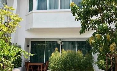 For sale 4 bedrooms townhouse in Watthana, Bangkok