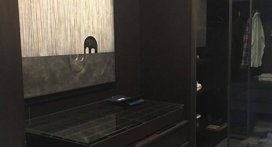 For sale 3 bedrooms condo in Khlong Toei, Bangkok