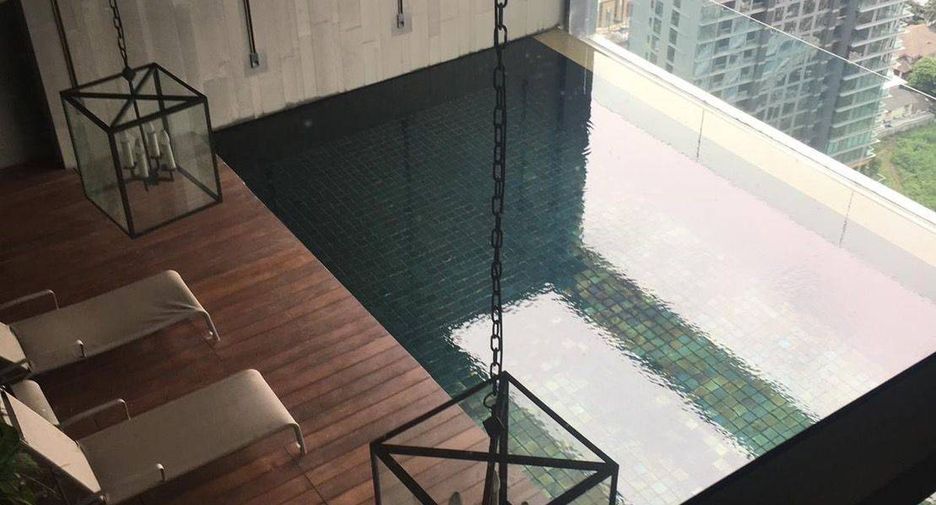 For sale 3 bedrooms condo in Khlong Toei, Bangkok