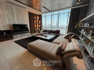 For sale 3 bedrooms condo in Khlong Toei, Bangkok