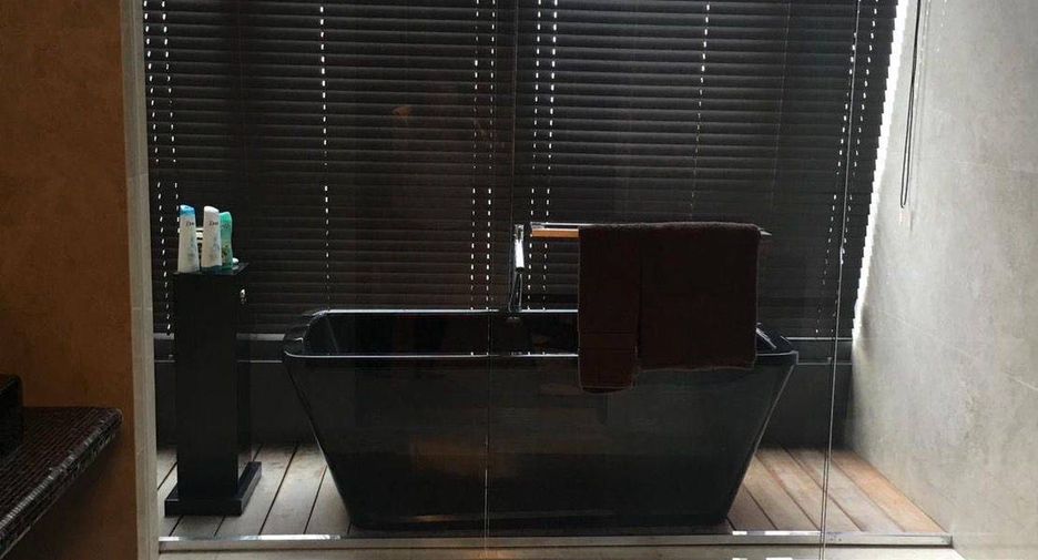 For sale 3 bedrooms condo in Khlong Toei, Bangkok