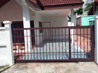 Haus zum Kauf mit 2 Zimmer in Si Racha, Chonburi