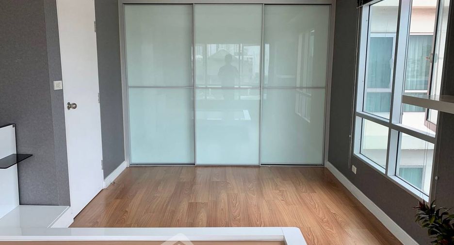 For sale 1 bed condo in Khlong Toei, Bangkok
