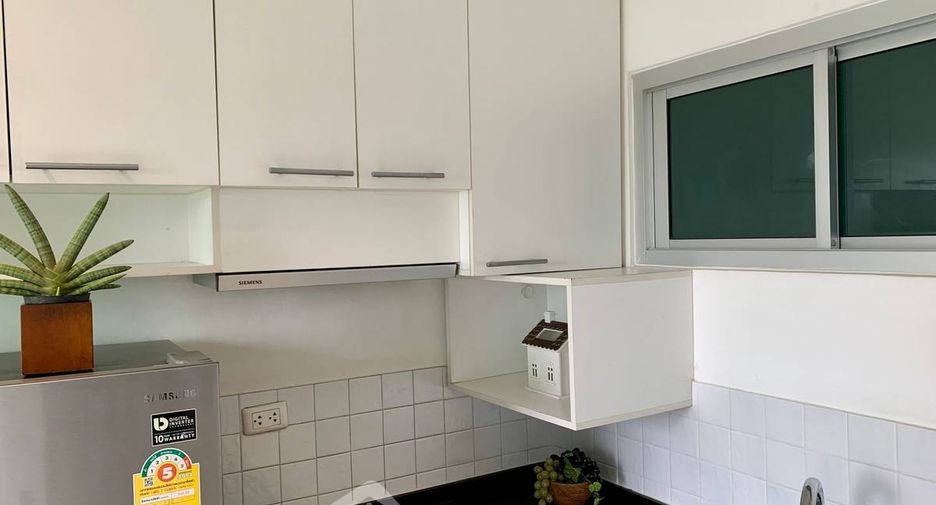 For sale 1 bed condo in Khlong Toei, Bangkok