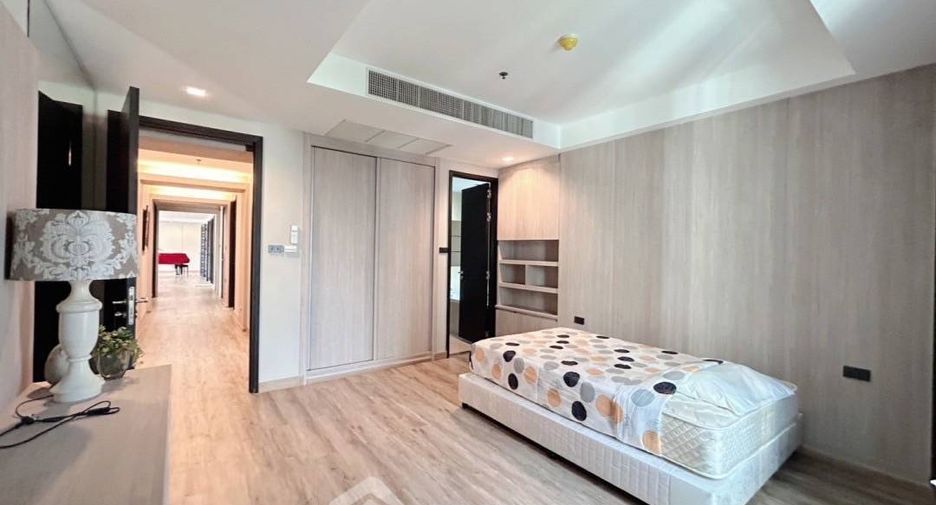 For sale 4 bedrooms condo in Khlong Toei, Bangkok