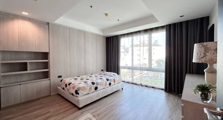 For sale 4 bedrooms condo in Khlong Toei, Bangkok