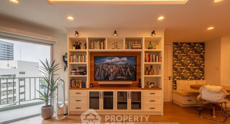 For sale 2 bedrooms condo in Huai Khwang, Bangkok