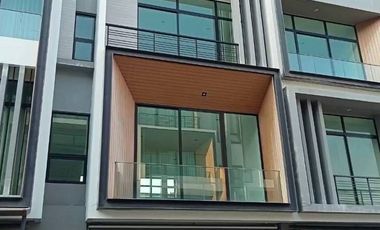 For sale 3 ベッドルーム townhouse in Saphan Sung, Bangkok